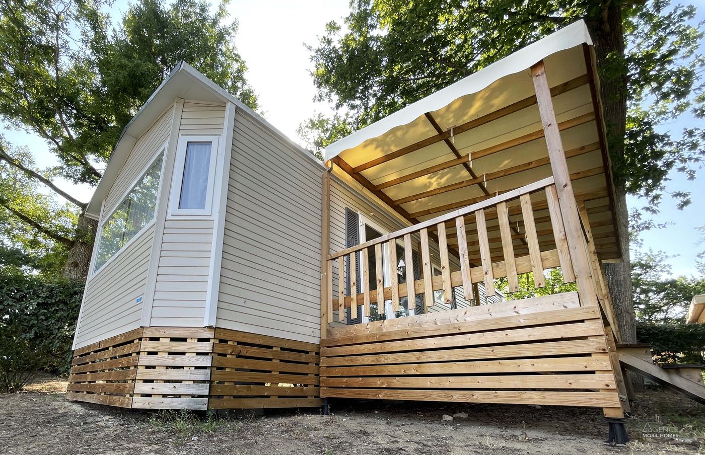 RAPID'HOME 1049 PANO 2023 — angle avant et terrasse — photo extérieure 2 sur 5